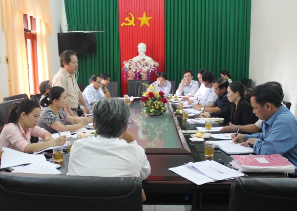 Ban Kinh tế và Ngân sách của HĐND tỉnh làm việc với UBND huyện Sơn Hà, Trà Bồng và thành phố Quảng Ngãi về việc thu hồi đất và chuyển mục đích sử dụng đất lúa, đất rừng phòng hộ sang đất phi nông nghiệp để thực hiện các công trình, dự án