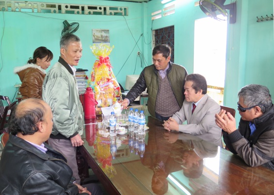 Thường trực HĐND tỉnh thăm, tặng quà nhân dịp Tết nguyên đán Bính Thân - 2016