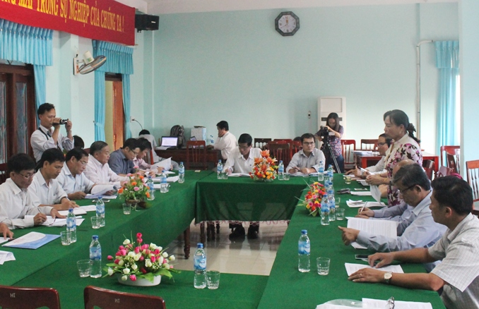 Đoàn giám sát của Thường trực Hội đồng nhân dân tỉnh làm việc với huyện Sơn Tây và Sơn Hà về công tác chuẩn bị bầu cử đại biểu Quốc hội khóa XIV và đại biểu HĐND các cấp, nhiệm kỳ 2016 - 2021.