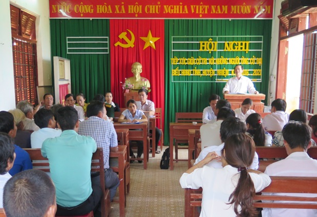 Tiếp xúc cử tri vận động bầu cử tại xã Trà Trung huyện Tây Trà