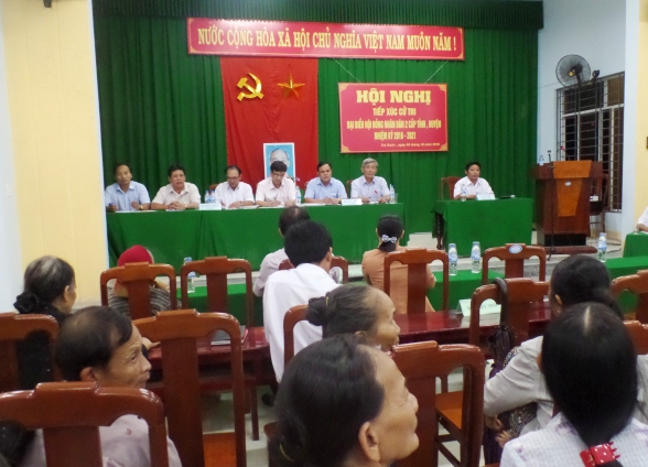 Đại biểu HĐND tỉnh và huyện tiếp xúc cử tri thị trấn Trà Xuân, huyện Trà Bồng