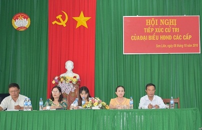 Hội đồng nhân dân các cấp tiếp xúc cử tri tại xã Sơn Liên, huyện Sơn Tây.