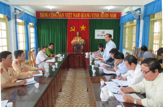 Đoàn giám sát của Ban Pháp chế HĐND tỉnh giám sát công tác thực thi pháp luật trong xử lý vi phạm hành chính trong lĩnh vực giao thông tại Công an huyện Đức Phổ