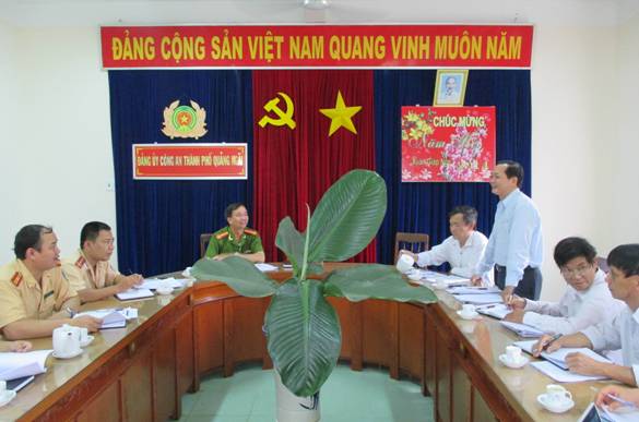 Đoàn giám sát của Ban Pháp chế HĐND tỉnh giám sát công tác thực thi pháp luật trong xử lý vi phạm hành chính trong lĩnh vực giao thông tại Công an thành phố Quảng Ngãi