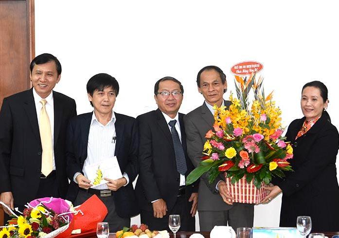 Lãnh đạo tỉnh thăm các đơn vị tài chính, ngân hàng trên địa bàn tỉnh nhân dịp cuối năm 2016