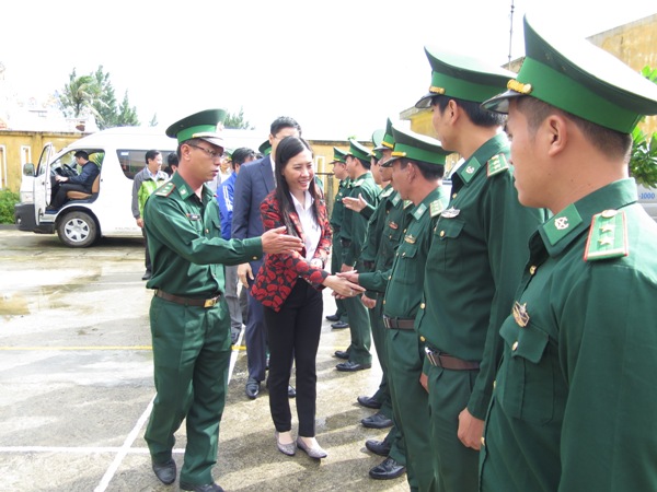 Chủ tịch HĐND tỉnh chúc Tết các cơ quan, đơn vị, đối tượng chính sách tại huyện đảo Lý Sơn