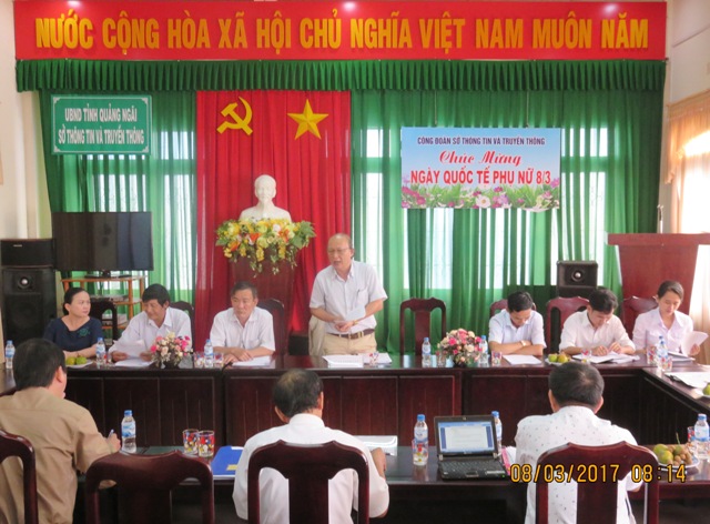 Ban Văn hóa - Xã hội làm việc với Sở Thông tin - Truyền thông, Báo Quảng Ngãi, Đài Phát thanh - Truyền hình tỉnh và UBND huyện Sơn Tịnh về tình hình thực hiện các quy định của pháp luật về quảng cáo trên địa bàn tỉnh từ năm 2013 – 2016.