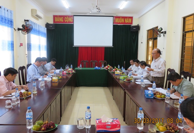 Ban Văn hóa - Xã hội làm việc với Sở Xây dựng, Sở Giao thông - Vận tải, Sở Tài nguyên - Môi trường và Sở Văn hóa, Thể thao và Du lịch về tình hình thực hiện các quy định của pháp luật về quảng cáo trên địa bàn tỉnh từ năm 2013 - 2016.