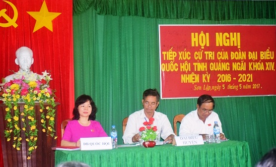 Đoàn đại biểu Quốc hội tỉnh tiếp xúc cử tri tại xã Sơn Lập, huyện Sơn Tây.