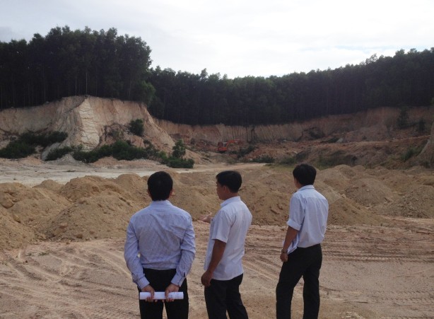 Khảo sát việc thực hiện các qui định của pháp luật về khai thác khoáng sản tại huyện Mộ Đức