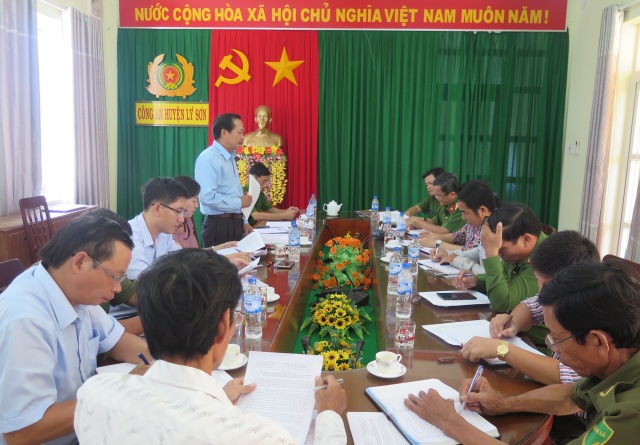 Giám sát việc thực hiện các quy định của pháp luật về quản lý vũ khí, vật liệu nổ, công cụ hỗ trợ tại huyện Lý Sơn