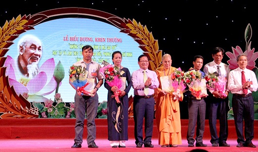 Quảng Ngãi: Tổ chức Lễ biểu dương, khen thưởng “Những tấm gương bình dị mà cao quý”