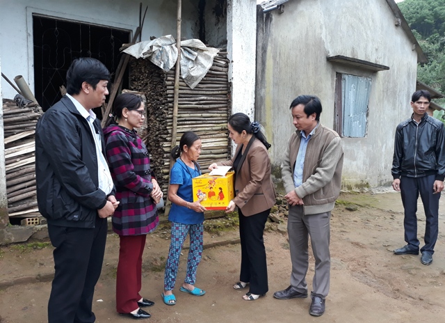 Thường trực HĐND tỉnh thăm, tặng quà Tết nhân dịp Tết Mậu Tuất 2018