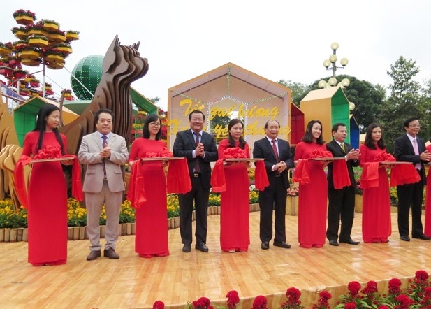 Phó Chủ tịch HĐND tỉnh Võ Phiên tham dự Lễ khai trương vườn hoa Ba Tơ phục vụ Tết Mậu Tuất 2018