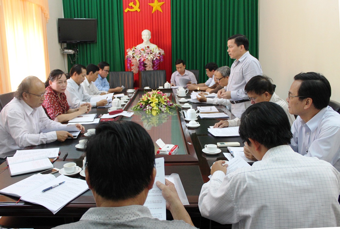 Thường trực Tỉnh ủy là việc với Thường trực HĐND tỉnh để nghe báo cáo về tình hình hoạt động của HĐND tỉnh từ đầu nhiệm kỳ đến nay và nhiệm vụ các tháng cuối năm 2014