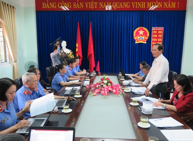 Ban Pháp chế HĐND tỉnh giám sát việc giải quyết các vụ việc dân sự về đất đai và giám sát án tạm đình chỉ tại Viện kiểm sát nhân dân tỉnh