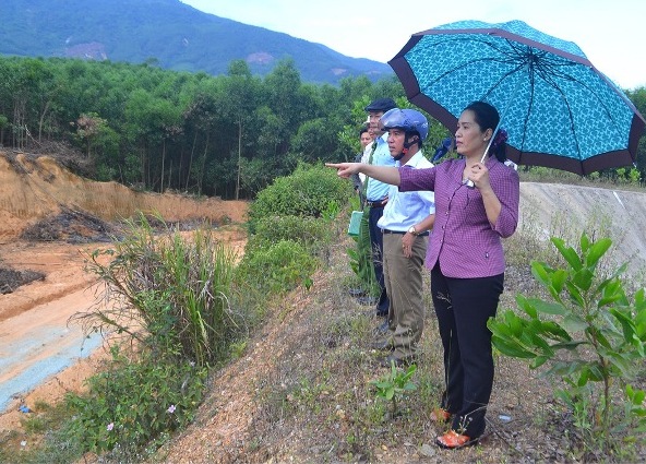 HĐND tỉnh giám sát công tác quản lý chất thải, nước thải tại huyện Trà Bồng