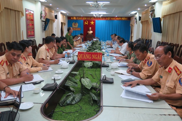 Ban Pháp chế giám sát việc chấp hành pháp luật trong công tác bảo đảm an toàn giao thông tại Công an tỉnh