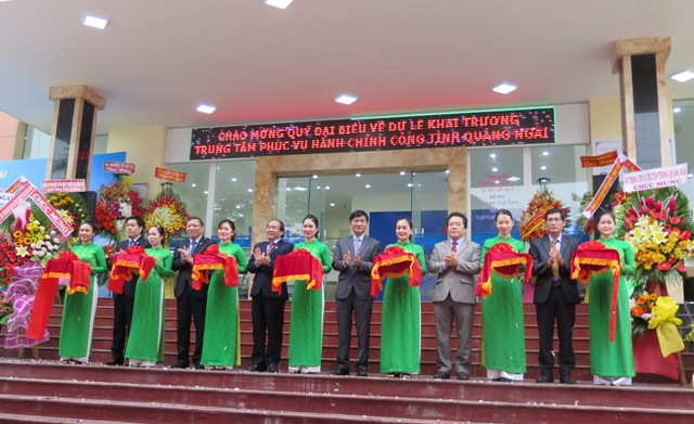 Thường trực Hội đồng nhân dân tỉnh dự lễ khai trương Trung tâm phục vụ hành chính công tỉnh Quảng Ngãi