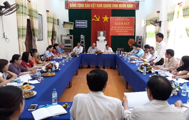 Ban Văn hóa - Xã hội giám sát việc thực hiện công tác đổi mới căn bản, toàn diện giáo dục và đào tạo trên địa bàn huyện Mộ Đức và Trà Bồng