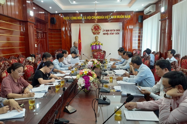 Đoàn giám sát của Thường trực HĐND tỉnh giám sát việc thực hiện quy định về hỗ trợ ổn định đời sống và sản xuất, đào tạo nghề và giải quyết việc làm cho người lao động khi Nhà nước thu hồi đất tại huyện Bình Sơn