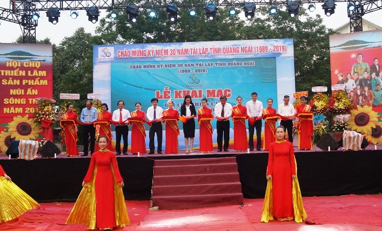 Khai mạc Hội chợ triển lãm sản phẩm núi Ấn sông Trà năm 2019