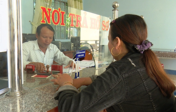 Cán bộ, công chức xã Phổ An học tập và làm theo Bác