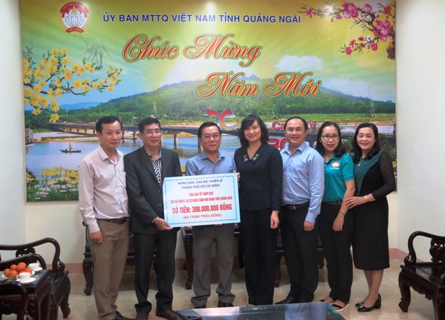 Thành phố Hồ Chí Minh tặng 300 triệu đồng cho người nghèo ở tỉnh Quảng Ngãi nhân dịp Tết nguyên đán 2020