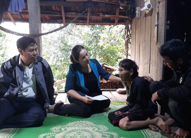 Phó Chủ tịch HĐND tỉnh Quảng Ngãi thăm và tặng quà nhân dịp Tết Nguyên đán Canh Tý năm 2020 tại huyện Ba Tơ