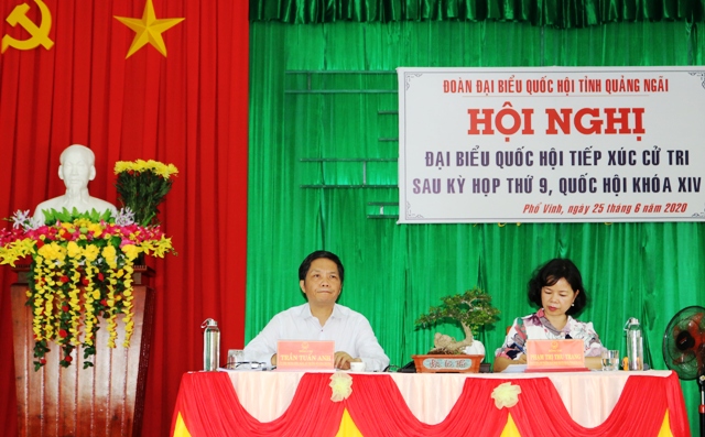 Đại biểu Quốc hội tiếp xúc với cử tri thị xã Đức Phổ