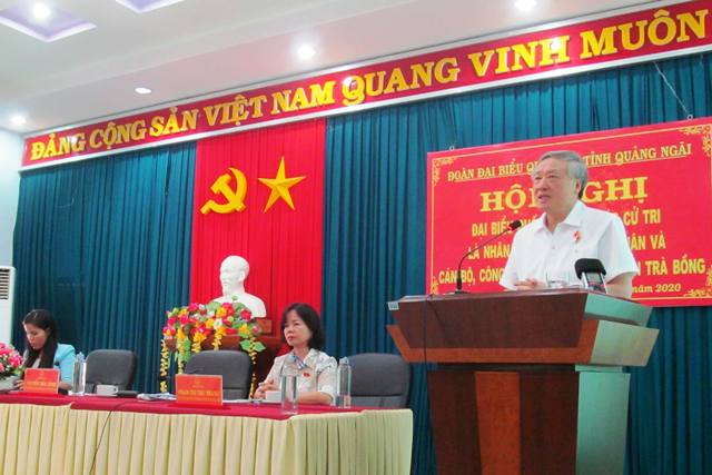 Đồng chí Nguyễn Hòa Bình tiếp xúc cử tri thị trấn Trà Xuân và cán bộ, công chức, viên chức huyện Trà Bồng