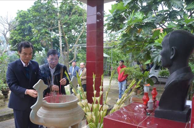 Trưởng Ban Tuyên giáo Tỉnh ủy – Đặng Ngọc Dũng thăm và tặng quà tết tại huyện Sơn Tịnh