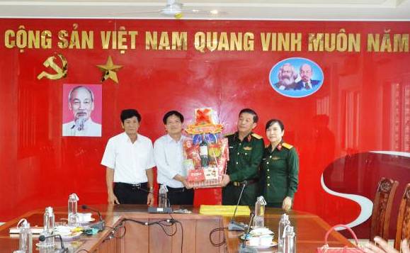 Bộ tư lệnh Quân khu 5 thăm và chúc tết tại huyện Sơn Tịnh