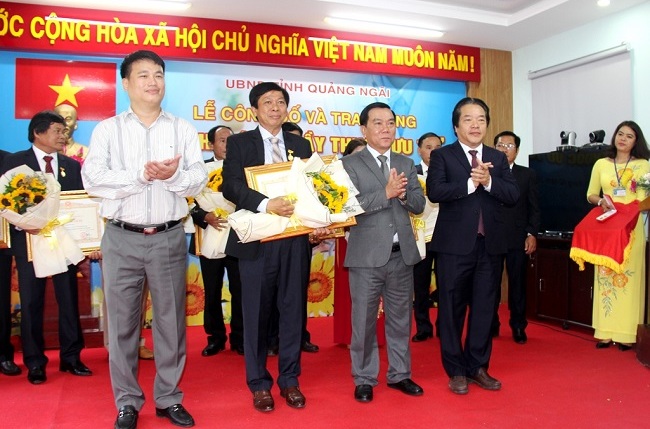 Quảng Ngãi tổ chức Lễ công bố và trao tặng danh hiệu “Thầy thuốc ưu tú”
