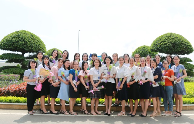 Doosan Vina tôn vinh hơn 200 lao động nữ nhân ngày Quốc tế phụ nữ 8/3