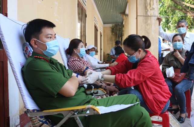 Đức Phổ thu hiến hơn 780 đơn vị máu