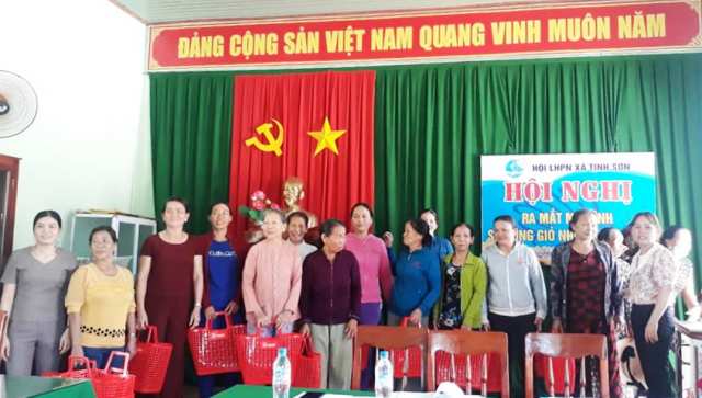 Sơn Tịnh: Ra mắt mô hình sử dụng giỏ nhựa khi đi chợ tại xã Tịnh Sơn