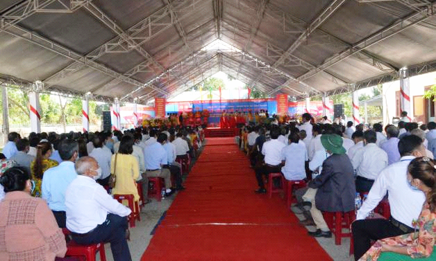 Xã Tịnh Phong đón nhận danh hiệu xã đạt chuẩn nông thôn mới