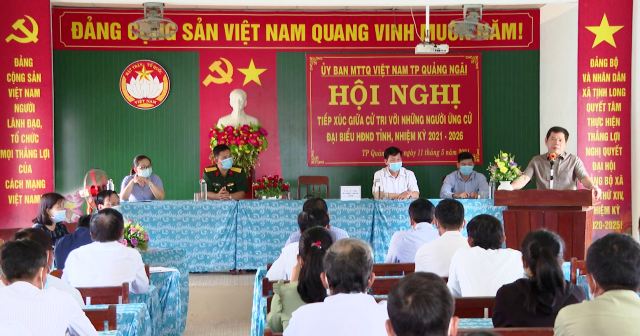 Chủ tịch UBND tỉnh Đặng Văn Minh vận động bầu cử tại xã Tịnh Long, TP Quảng Ngãi