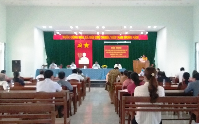 Ứng cử viên đại biểu HĐND tỉnh vận động bầu cử tại thị trấn Chợ Chùa, huyện Nghĩa Hành