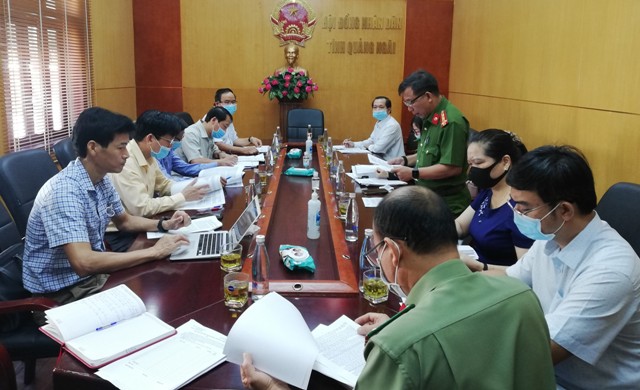 Ban Pháp chế họp thẩm tra một số nội dung UBND tỉnh trình HĐND tỉnh khóa XIII tại kỳ họp thứ 2