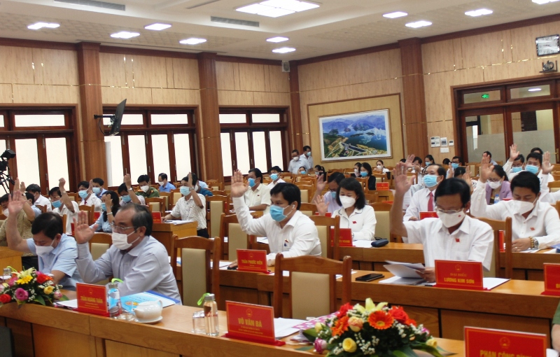 HĐND tỉnh thông qua quy định mức thu, chế độ thu, nộp, quản lý, sử dụng phí đăng ký giao dịch bảo đảm; phí cung cấp thông tin về giao dịch bảo đảm bằng quyền sử dụng đất, tài sản gắn liền với đất