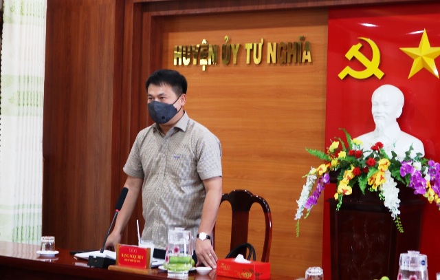 Đồng chí Đặng Ngọc Huy - Phó Bí thư Thường trực Tỉnh ủy Quảng Ngãi làm việc với Ban Thường vụ Huyện ủy Tư Nghĩa về công tác phòng, chống dịch Covid-19