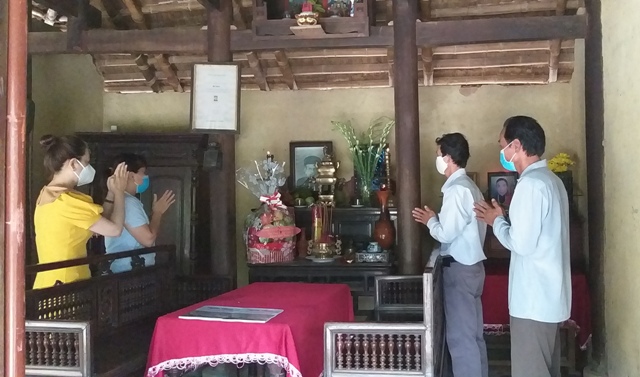 Trung tâm Truyền thông – Văn hóa – Thể thao huyện dâng hương tưởng niệm cụ Huỳnh Thúc Kháng