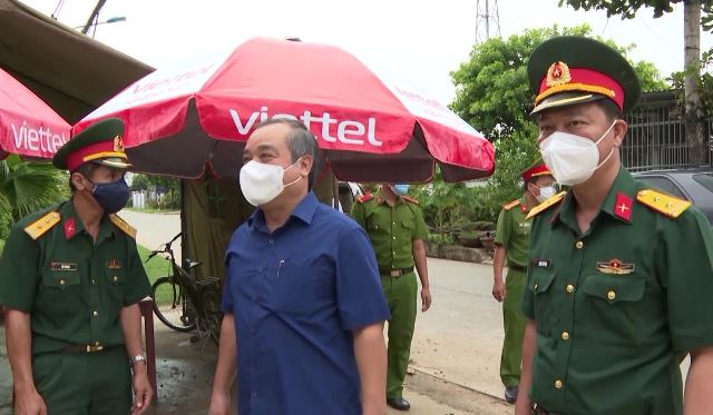 Phó Chủ tịch Thường trực UBND tỉnh Trần Hoàng Tuấn kiểm tra công tác phòng, chống dịch Covid-19 tại huyện Nghĩa Hành