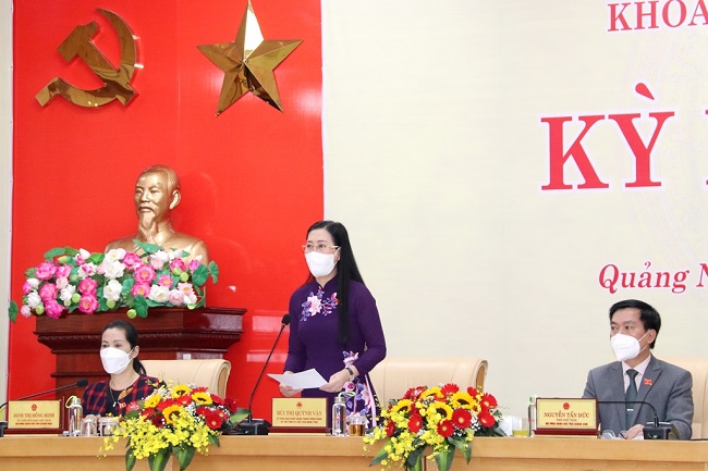 Đại biểu HĐND tỉnh chất vấn Giám đốc Sở Y tế liên quan đến chất lượng khám, chữa bệnh bằng bảo hiểm y tế