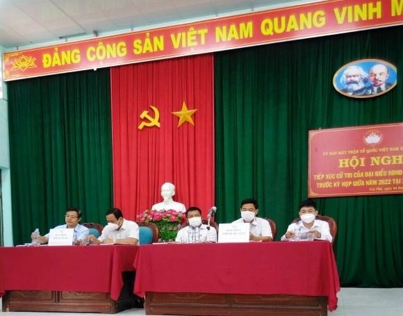 Tổ đại biểu HĐND tỉnh và đại biểu HĐND huyện Trà Bồng tiếp xúc cử tri tại xã Trà Phú, huyện Trà Bồng