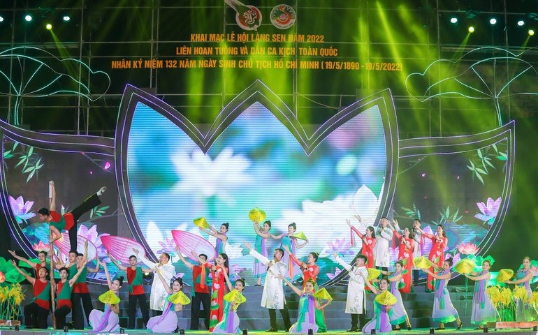 Phó chủ tịch HĐND tỉnh Nguyễn Tấn Đức tham dự Lễ hội Làng Sen năm 2022