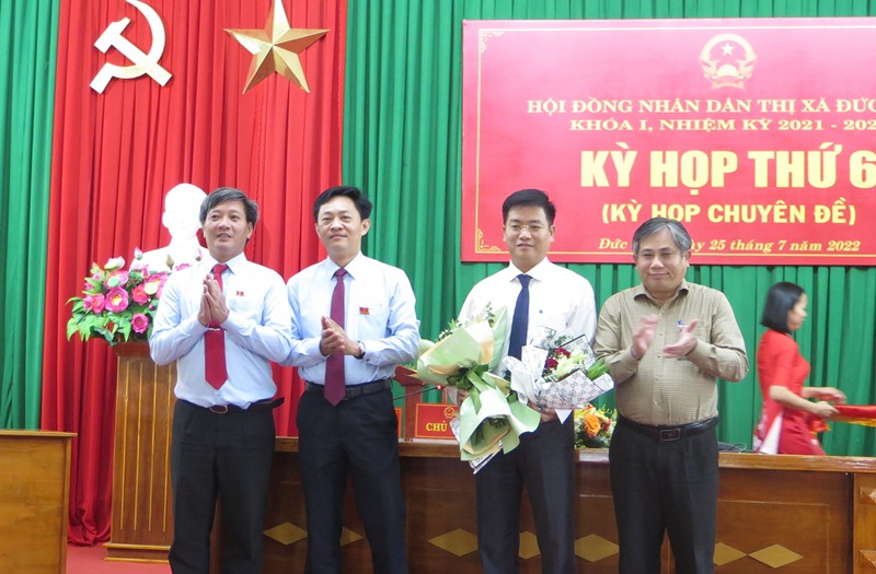 HĐND thị xã Đức Phổ bầu ông Đỗ Tâm Hiển giữ chức vụ Chủ tịch UBND thị xã