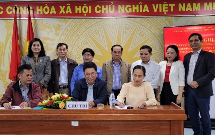 Khối thi đua các cơ quan Tham mưu - Tổng hợp tỉnh tổng kết công tác thi đua, khen thưởng năm 2022 và ký kết giao ước thi đua năm 2023